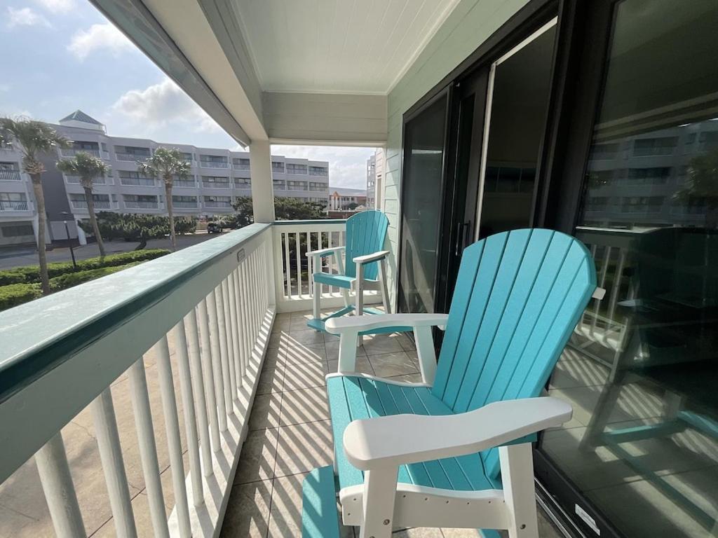 Sun Splashed Condo! Steps To Beach And 2 Pools Galveston Island Esterno foto