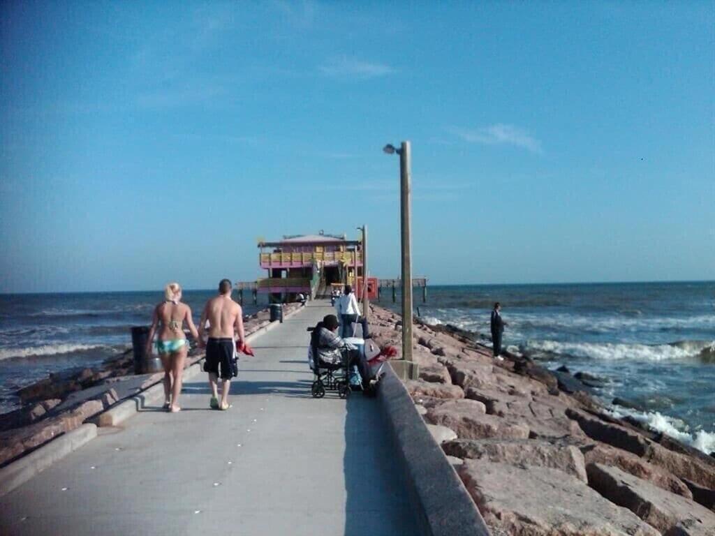 Sun Splashed Condo! Steps To Beach And 2 Pools Galveston Island Esterno foto