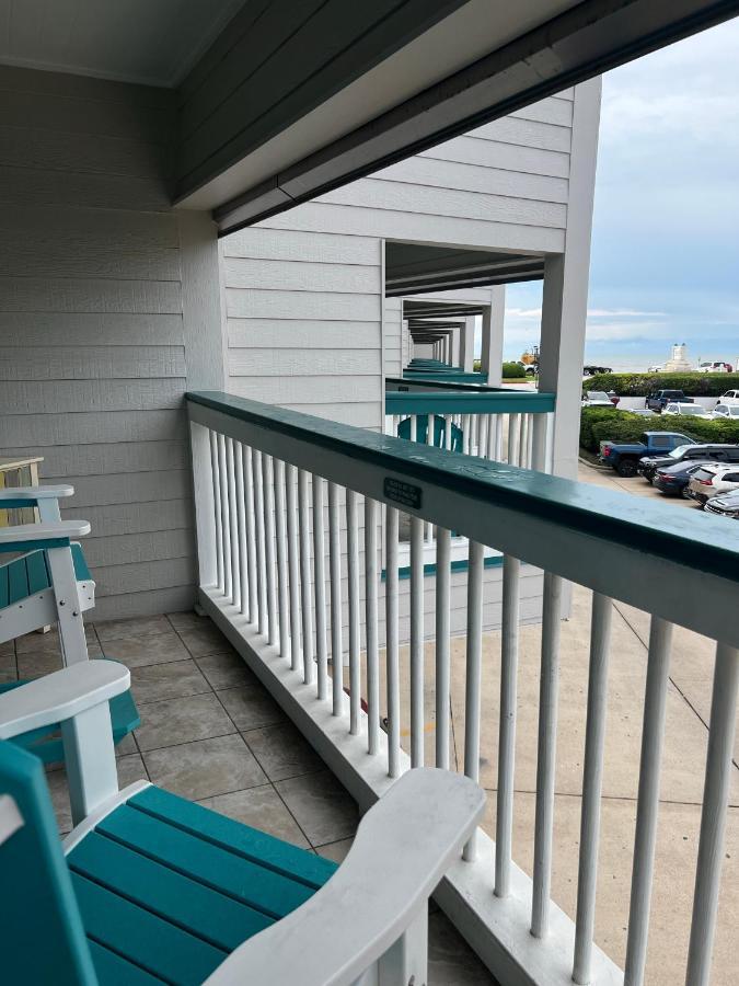 Sun Splashed Condo! Steps To Beach And 2 Pools Galveston Island Esterno foto