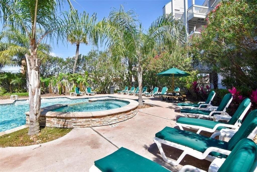 Sun Splashed Condo! Steps To Beach And 2 Pools Galveston Island Esterno foto