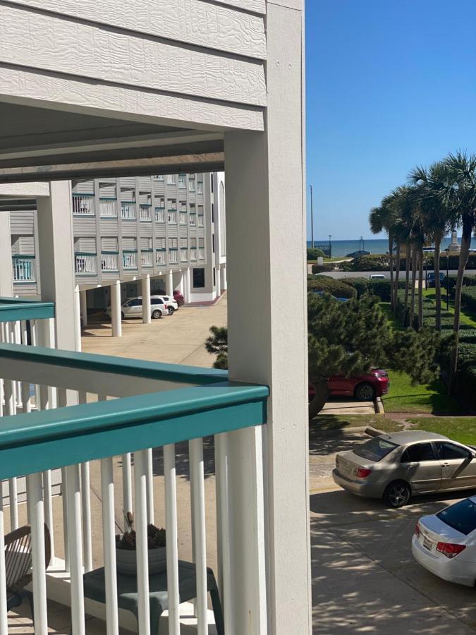 Sun Splashed Condo! Steps To Beach And 2 Pools Galveston Island Esterno foto