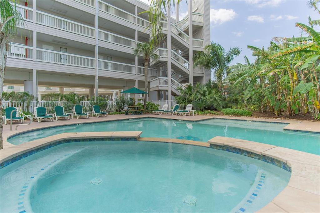 Sun Splashed Condo! Steps To Beach And 2 Pools Galveston Island Esterno foto